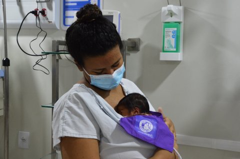 Prematuridade é desafio para bebês e familiares; hospital Medical faz ação de conscientização no “Novembro Roxo”